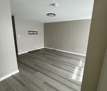🏡 Beautiful 3 Bedroom Duplex for Rent - Photo 2