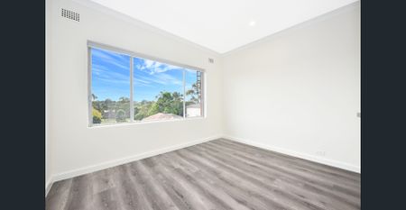 Fully renovated two bedroom apartment - Photo 3