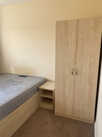 1 Bed Flat, Buslingthorpe Lane, LS7 - Photo 4