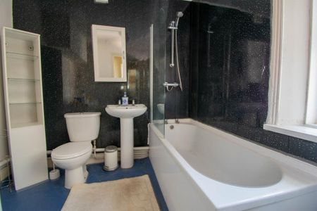 4 bedroom terraced house to rent - Photo 2