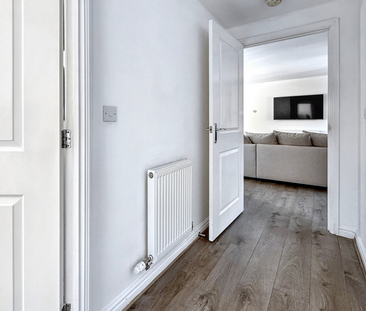2 bedroom coach house to rent - Photo 2