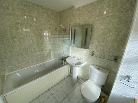 4 bedroom detached house to rent - Photo 1