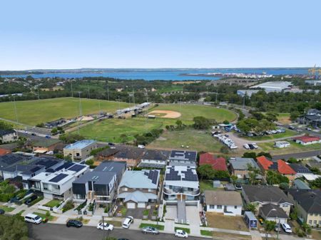 18a Lasseter Avenue, Chifley NSW 2036 - House For Rent | Domain - Photo 3