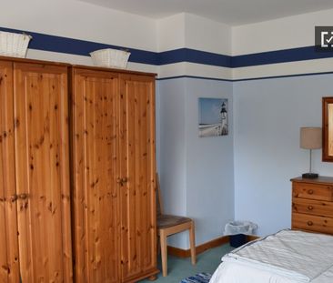 Beautiful room in 4-bedroom apartment in Santry, Dublin - Photo 3