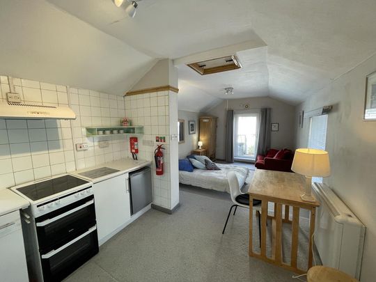 Studio to rent - Photo 1