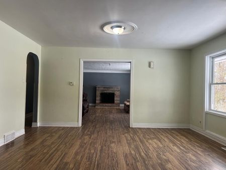 For Lease - 1086 LAKESHORE Road, Norfolk, Ontario - Photo 2