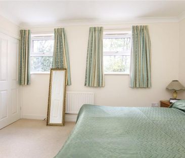 4 bedroom end of terrace house to rent - Photo 2