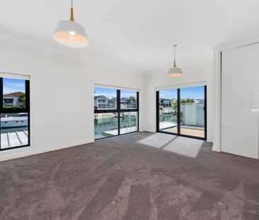 12 Neptune Court, Surfers Paradise QLD 4217 - House For Rent | Domain - Photo 3