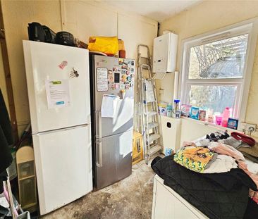 1 bedroom in a house share to rent - Photo 2
