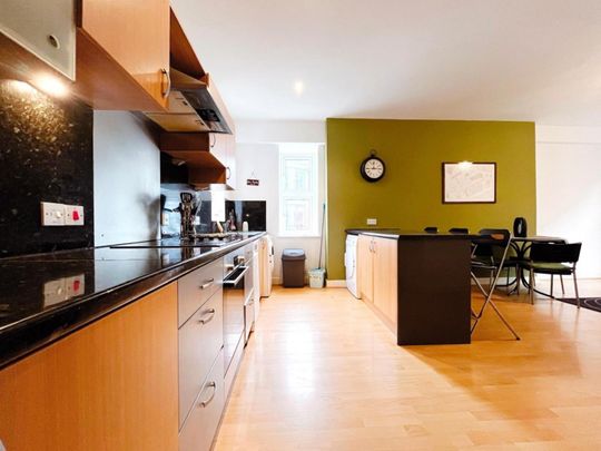 2 bedroom Flat To Let - Photo 1