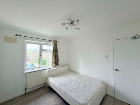 Room in a Shared House, Brancker Road, HA3 - Photo 3