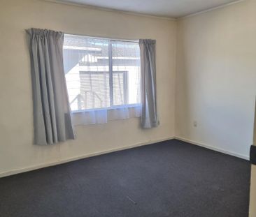 Comfortable Living in Victoria - Photo 1