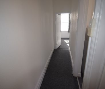 To Let 1 Bed Flat - Photo 2