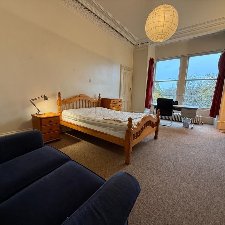 4 bedroom flat to rent - Photo 1