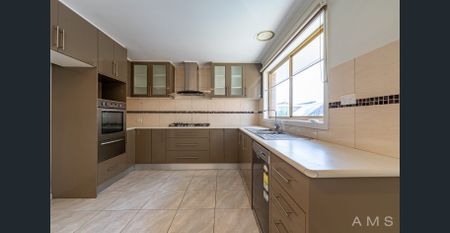 Ticks all the boxes !! - Photo 4