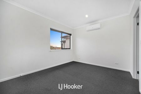 🏡 Modern 3-Bedroom Townhouse in Prime Narre Warren Location - Photo 5