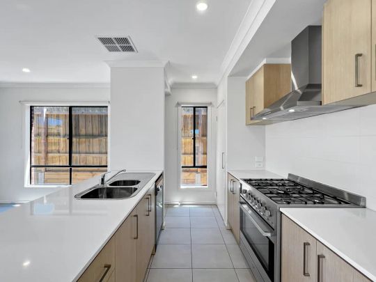 “🏡 4-Bedroom house in Mernda” - Photo 1