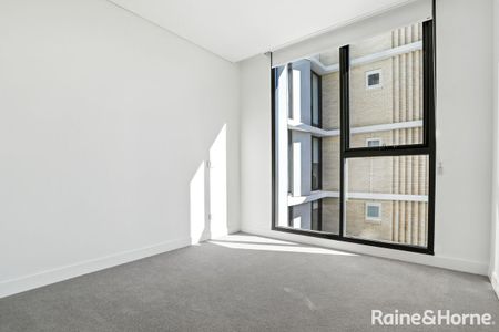 Level 8 with Pool and Golf Course View, Walk to lake and Dinning. - Photo 3