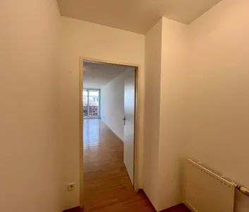 Ruhige 2-Zimmer-Wohnung mit großer Loggia & U-Bahn Nähe - Foto 3