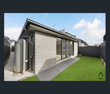 Modern 3 Bedroom Home in Quiet, Convenient Location - Photo 5