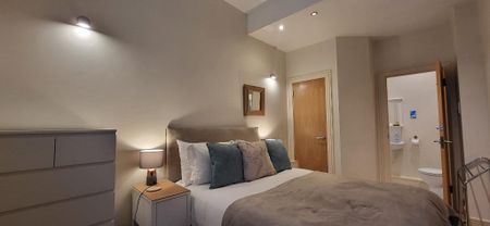 2 bedroom mews to rent - Photo 4