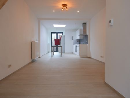 Volledig gerenoveerde en instapklare woning - Photo 2