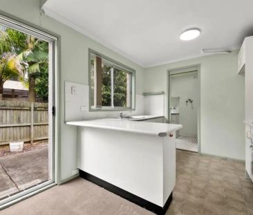 Perfectly Positioned Townhouse Near the Beach (4 Month Lease Only -... - Photo 6