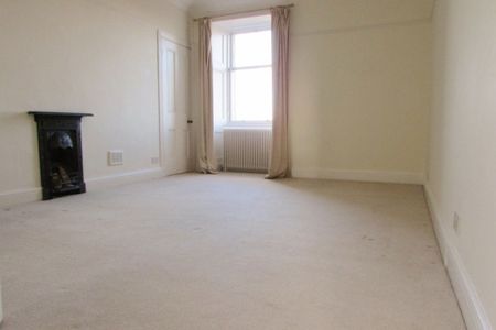 To Let 4 Bed Flat - Photo 5
