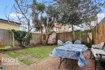 3 bedroom end of terrace house to rent - Photo 4