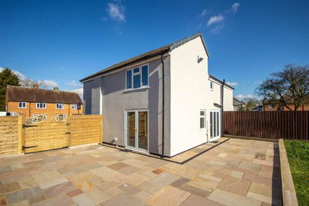 4 bedroom detached house to rent - Photo 4