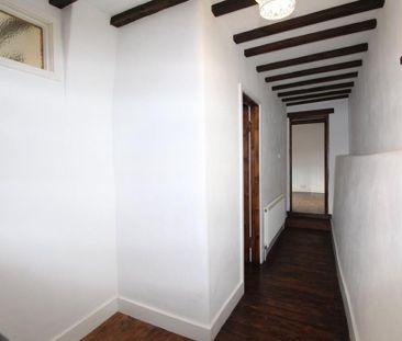 2 bedroom character property to rent - Photo 1