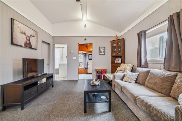 For Lease - 7 North Park Avenue, Hamilton, Ontario - Photo 1