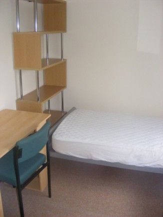 3 bed semi, furnished, close to campus, v.good decor. all bills inc - Photo 2