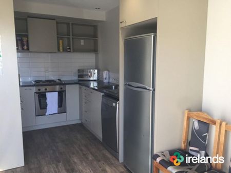 Fully Furnished, Ensuited Room – Includes Carpark! - Photo 3