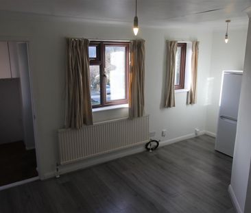 Cairnside, High Wycombe - Photo 2