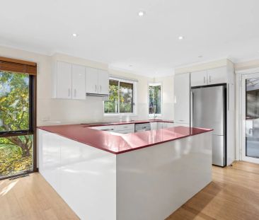 Spacious Family Home with Mountain Views in Sought-After Gowrie - Photo 1