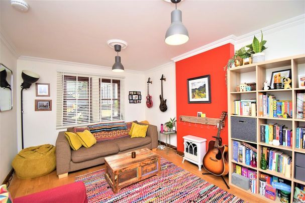 3 bedroom flat to rent - Photo 1