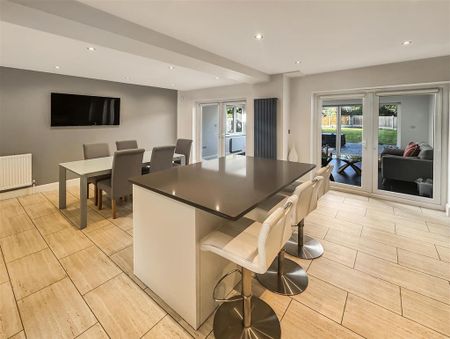 4 bedroom detached house to rent - Photo 3