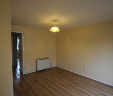 Price £950 pcm - Available 17/12/2025 - Unfurnished - Photo 5