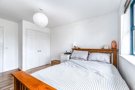 1 Bed Flat, North Point, N8 - Photo 4