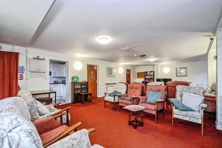 1 bedroom retirement property to rent - Photo 2