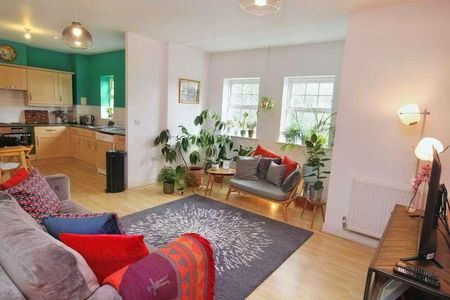 Florey Gardens, Aylesbury, HP20 - Photo 2