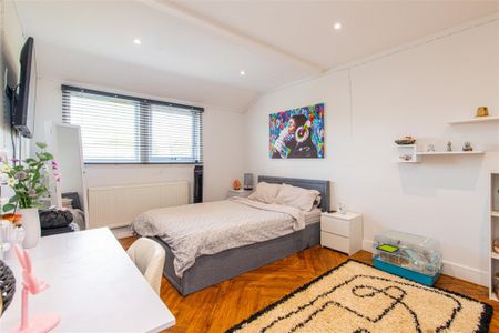 5 bed House - Detached To Let - Photo 5