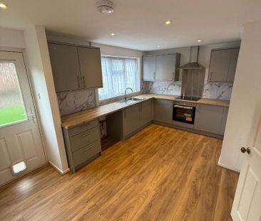 3 bedroom semi-detached house to rent - Photo 4