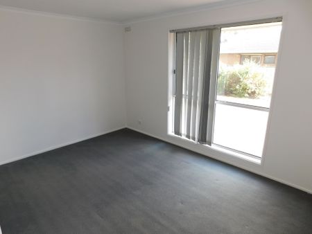 TWO BEDROOM UNIT CLOSE TO SCHOOLS, SHOPS AND TRANSPORT. - Photo 5