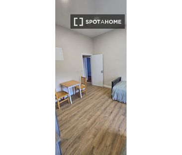 Room in shared apartment for rent in Inns Quay, Dublin - Photo 3