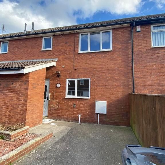 3 bedroom terraced house to rent - Photo 1