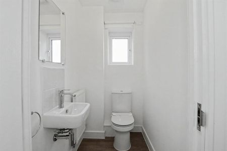 2 bedroom end of terrace house to rent - Photo 5