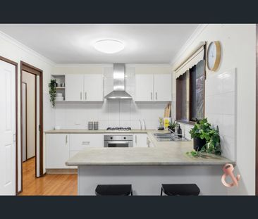 2 Statesman Crescent, Mill Park, Vic 3082 - Photo 5