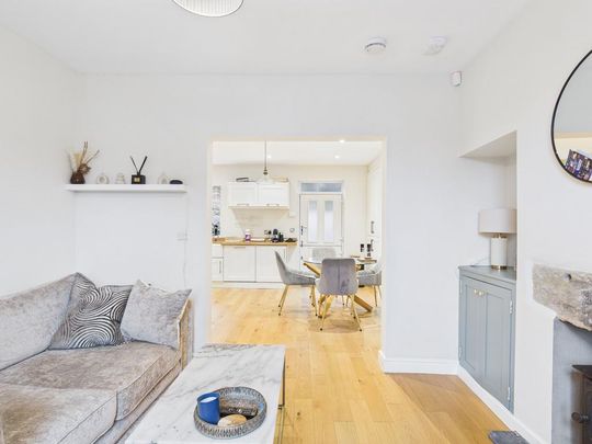 3 bedroom terraced house to rent - Photo 1